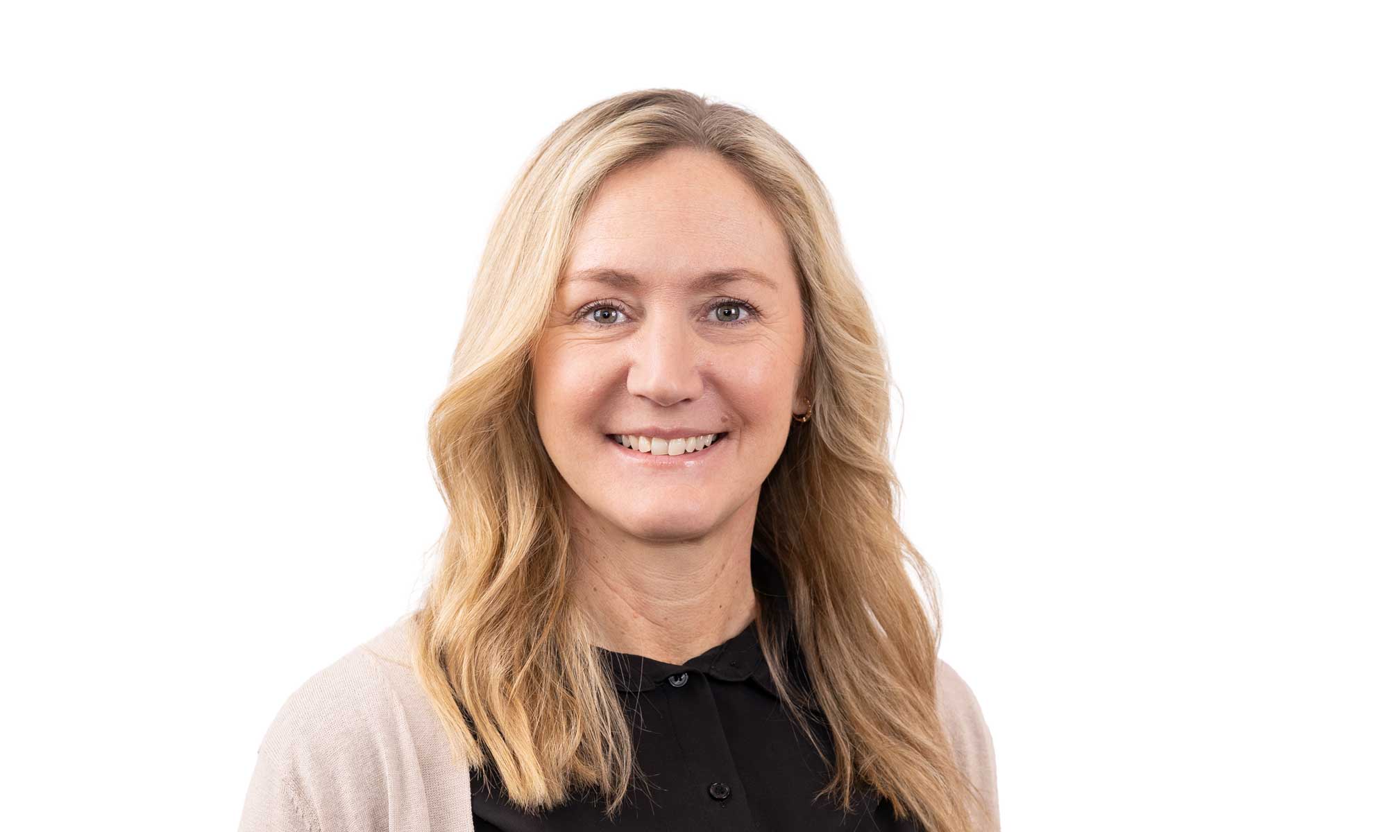 a women with blond hair dressed in a black shirt