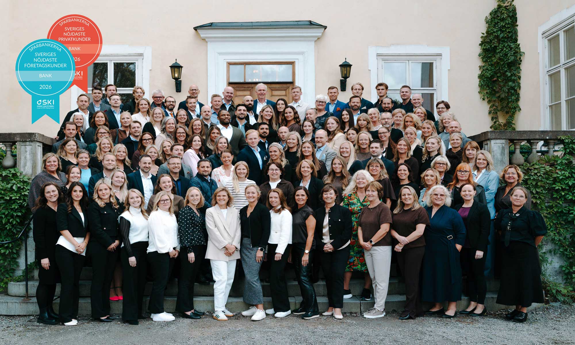 Coworkers at Sparbanken i Enköping in front of Haga slott 